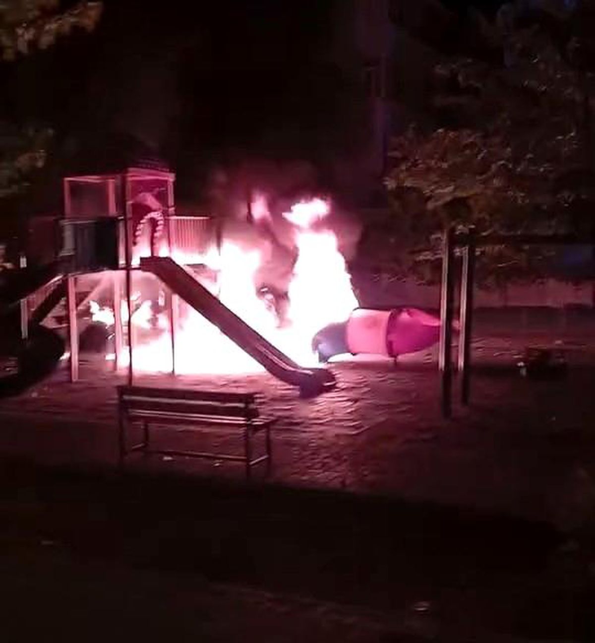Elazığ\'da Çocuk Parkında Yangın Çıktı