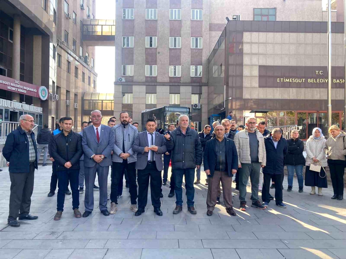Etimesgut Belediyesinde İşçiler Sosyal Denge Tazminatı İçin Eylem Yaptı