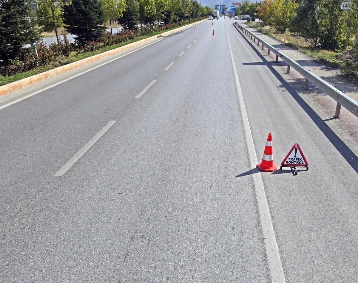 Afyonkarahisar\'da Hız Denetimi: 447 Bin Cezalı Sürücü