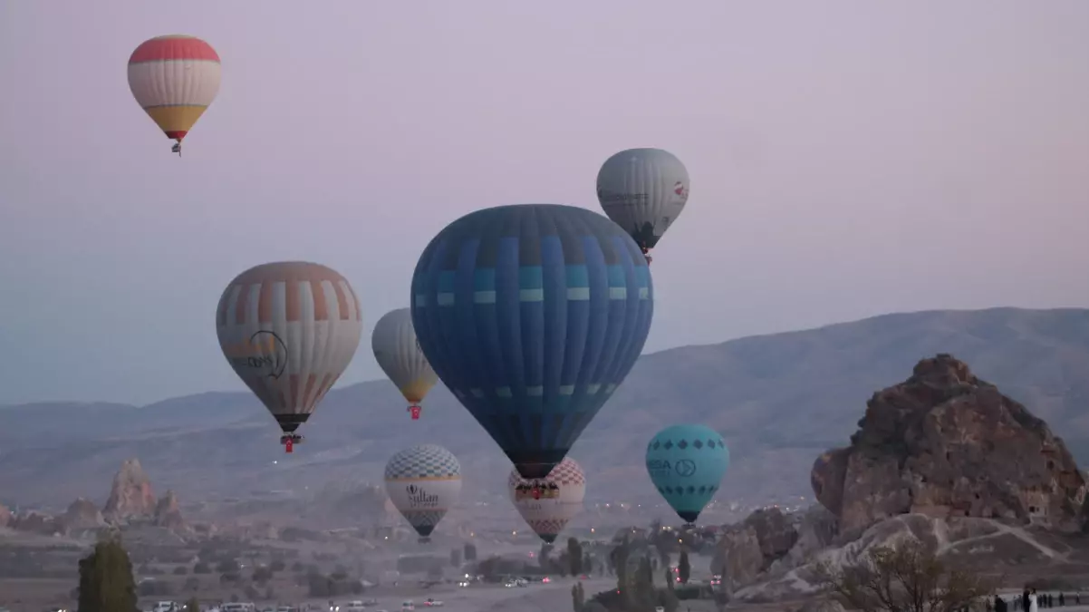 Kapadokya\'da Sıcak Hava Balonlarına Yoğun İlgi