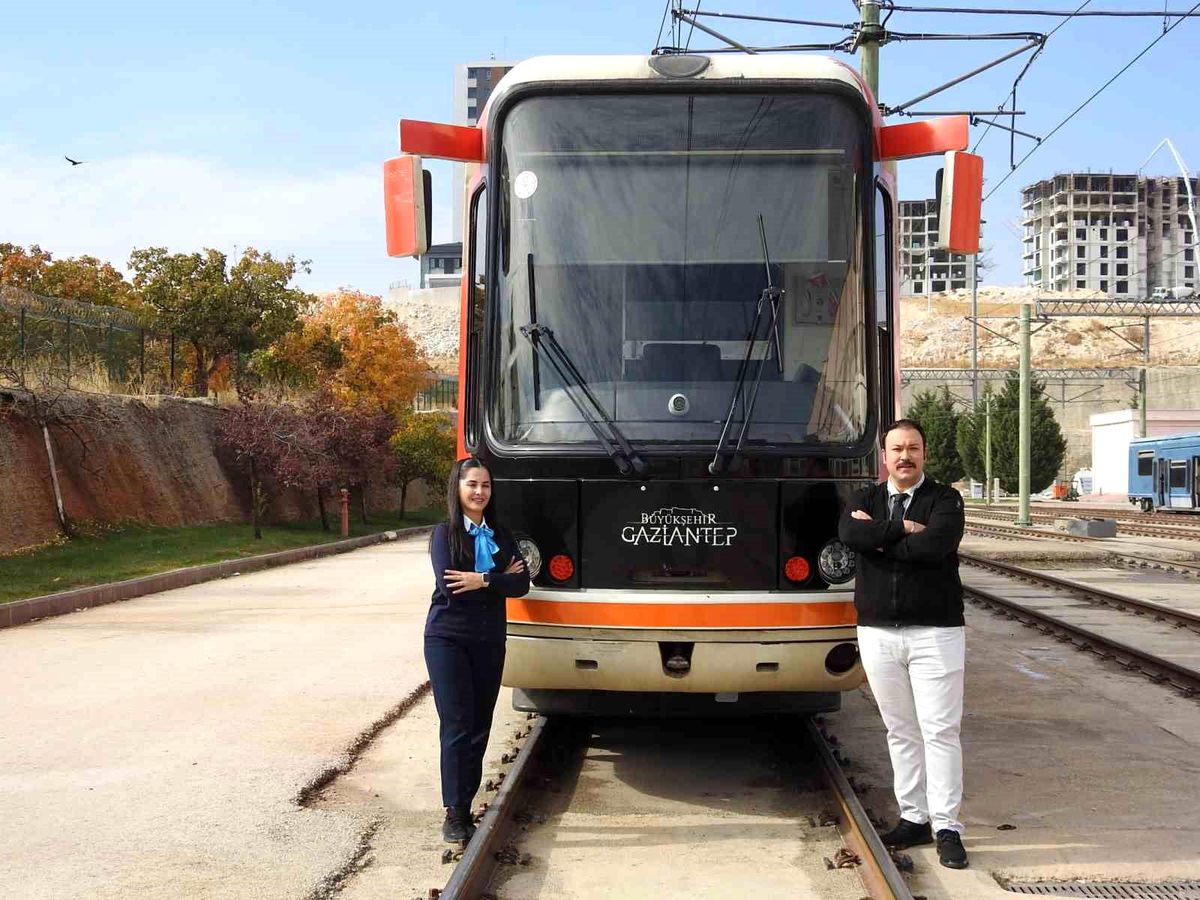 Gaziantep\'te Eşli Vatmanlık: Senem ve Hüseyin Üstünsoy\'un Hikayesi