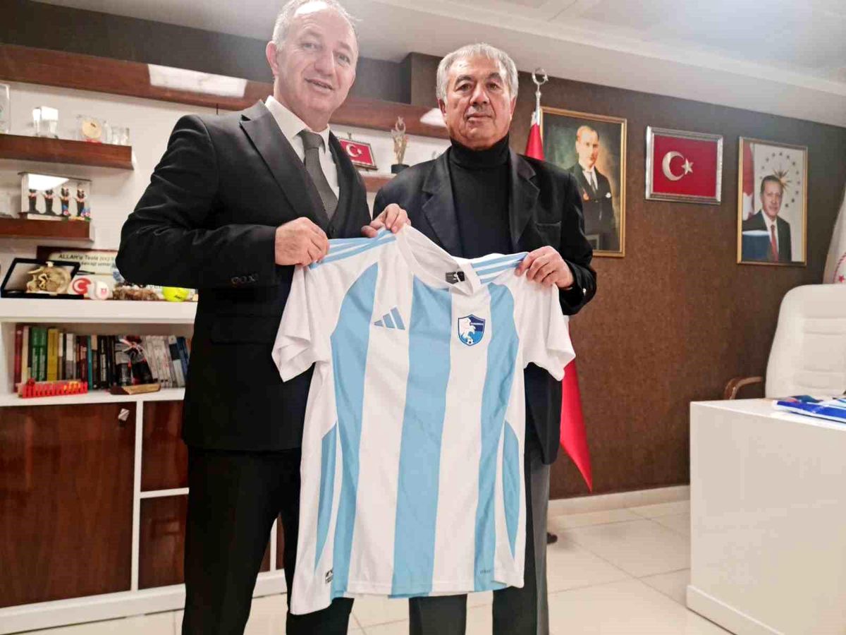 Efsane Kaptan\'a Forma Jestİ