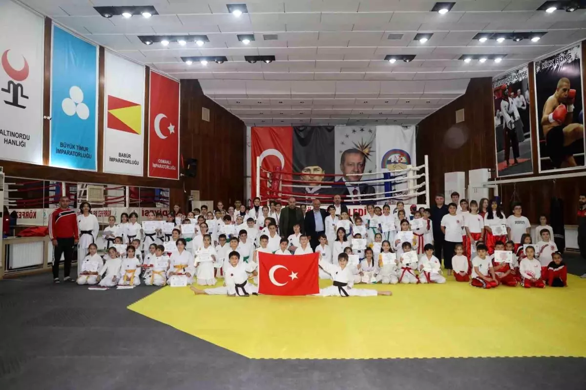 Körfez Belediyesi\'nde Genç Sporculara Kuşak Töreni