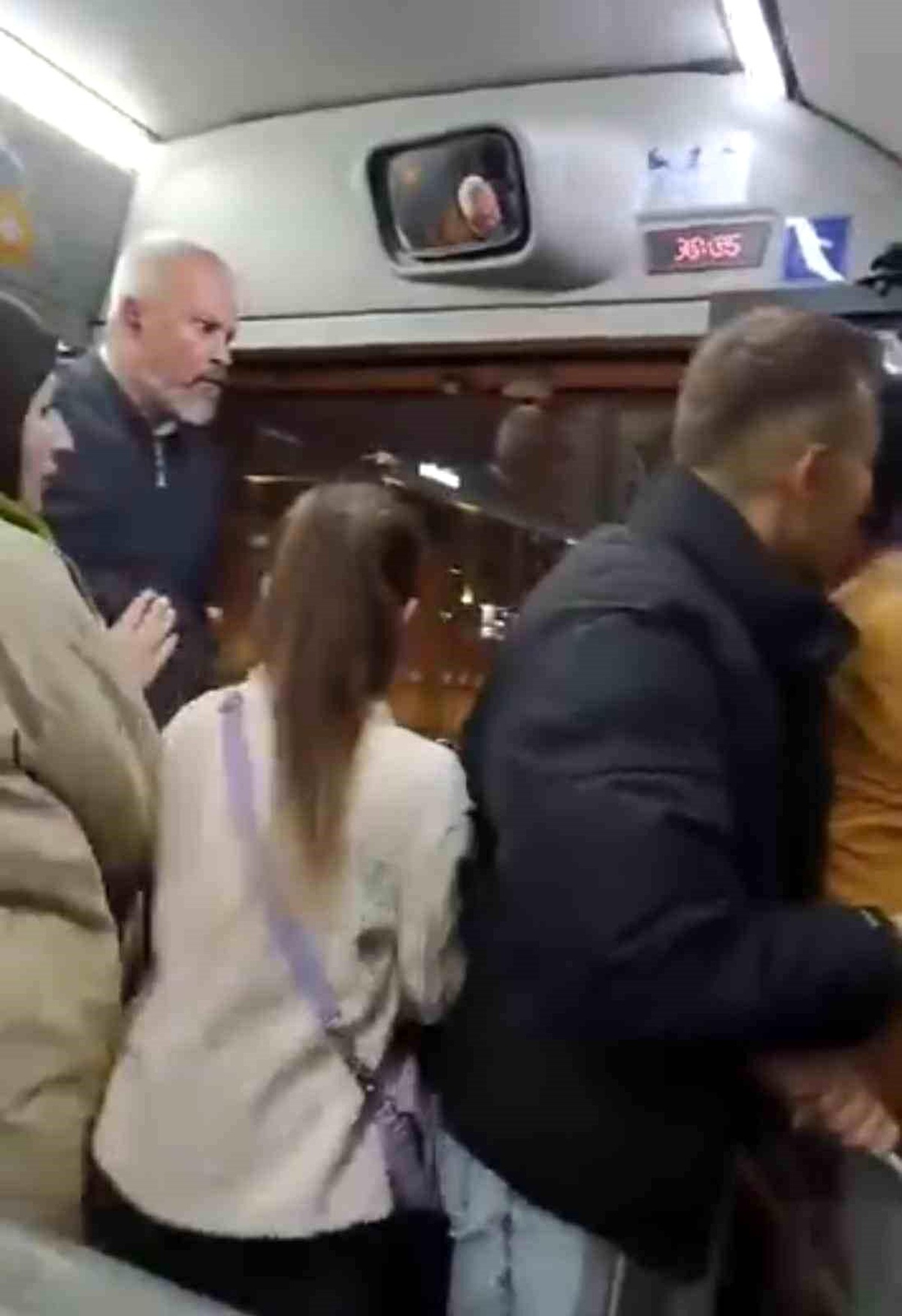Bursa\'da Dolmuş Otobüsünde Kavga