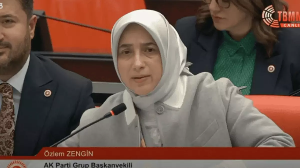 Özlem Zengin\'den İzmir\'deki Trajik Olaya İlişkin Açıklama: \'Sebep Sadece Ekonomik Değil\'