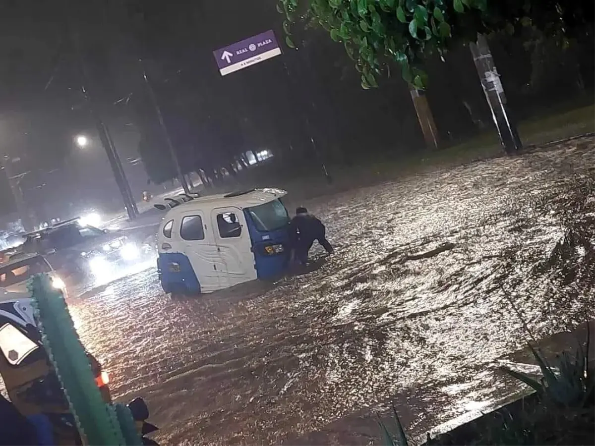 Peru\'da Şiddetli Yağışlar Sel ve Toprak Kaymalarına Yol Açtı