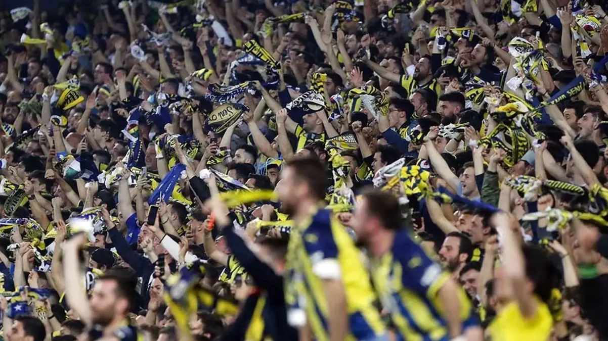 Taraftarın ismini unuttuğu futbolcu Fenerbahçe\'den ayrılıyor