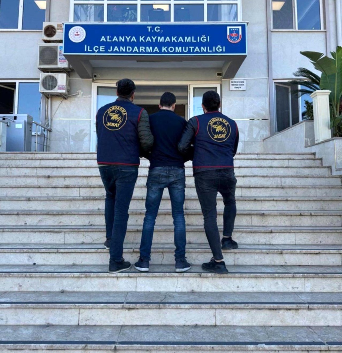 Antalya\'da 184 Aranan Şahıs Yakalandı