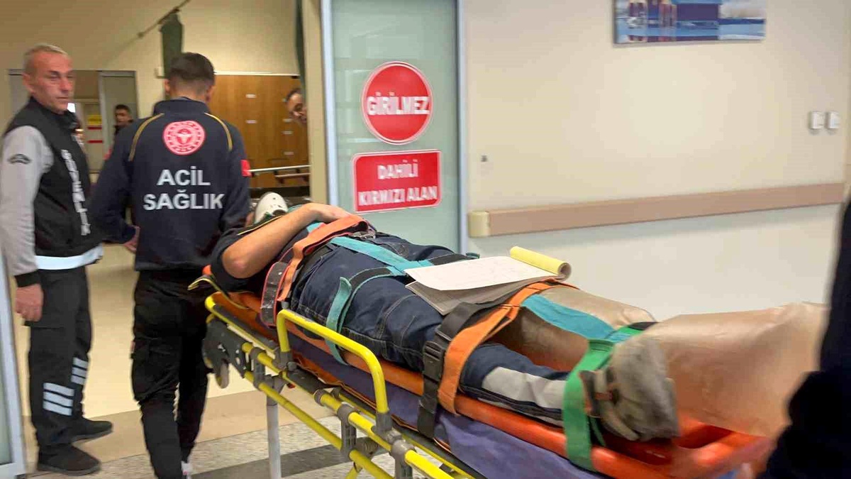 İnşaatta Malzeme Düşmesi: İşçi Yaralandı
