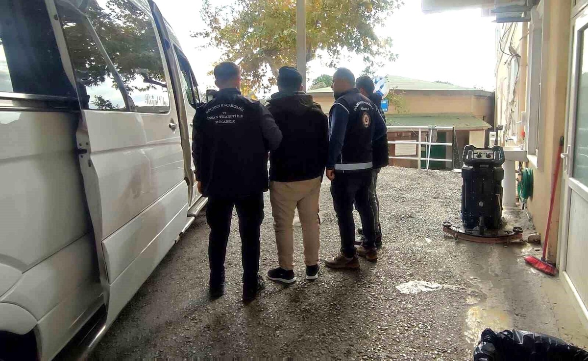 Edremit\'te Düzensiz Göçmen Operasyonu