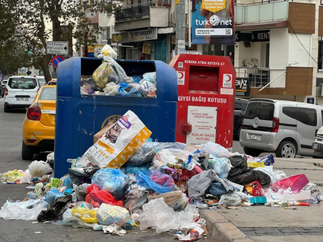 Buca Belediyesi'ndeki grev ilçeyi çöple kaplarken başkan yardımcısı canlı yayında fal baktı