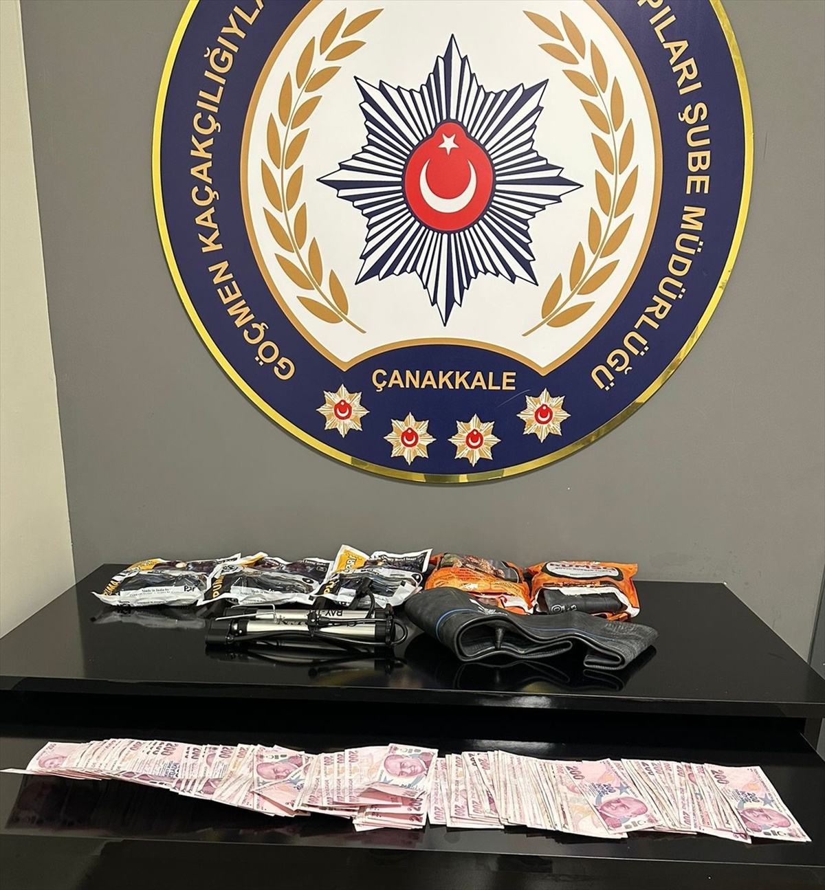 Çanakkale\'de 30 Göçmen ve 2 Kaçakçı Yakalandı