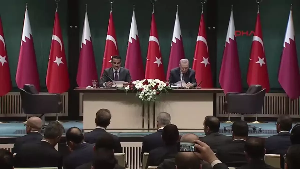 Cumhurbaşkanı Erdoğan ve Katar Emiri Anlaşma İmza Töreninde Bir Araya Geldi