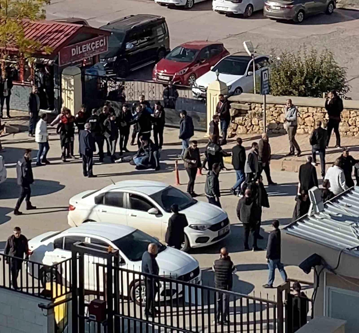 Elazığ Adliyesi\'nde Kavga: 3 Yaralı
