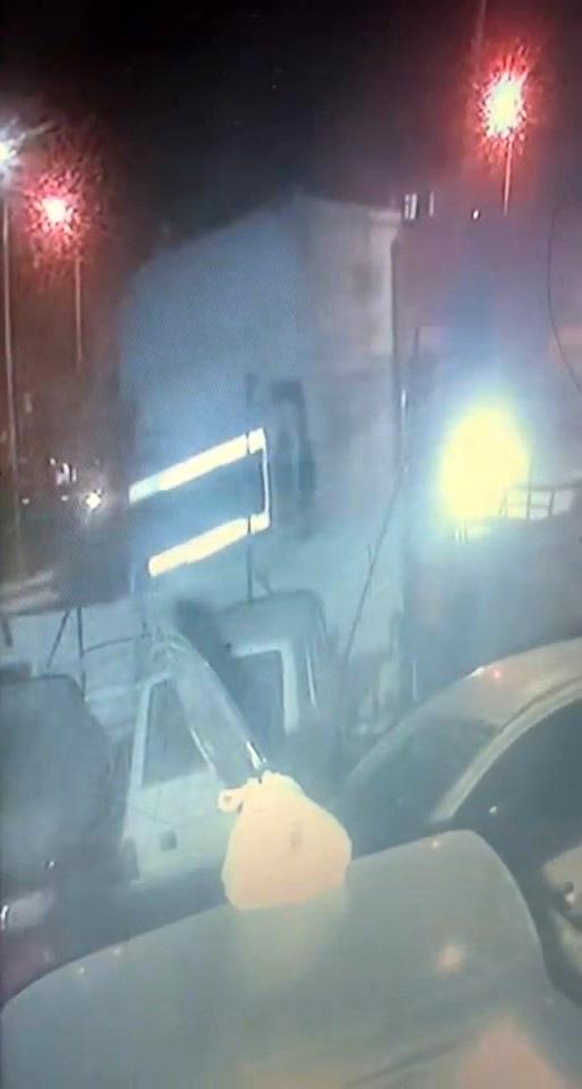 Freni Boşalan Kamyon İş Yerine Girdi