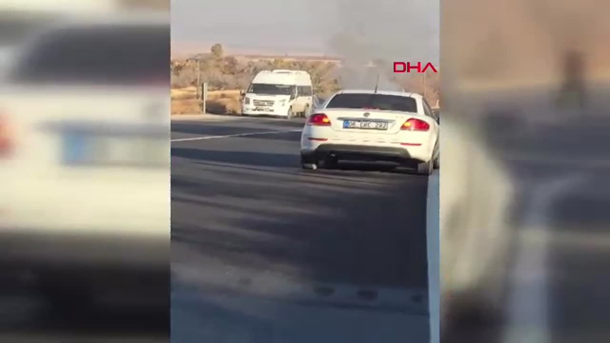 Elazığ\'da Seyir Halindeki Otomobilde Yangın