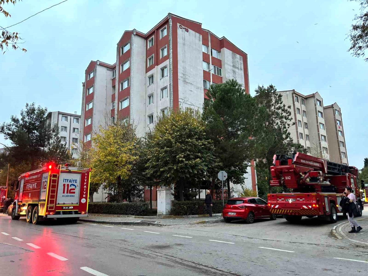 İzmit\'te Balkon Yangını: Facia Önlenildi