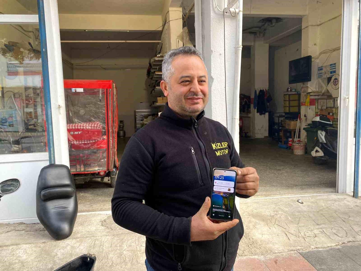Kadın Tamirciyi Dolandı, Telefonu Çaldı