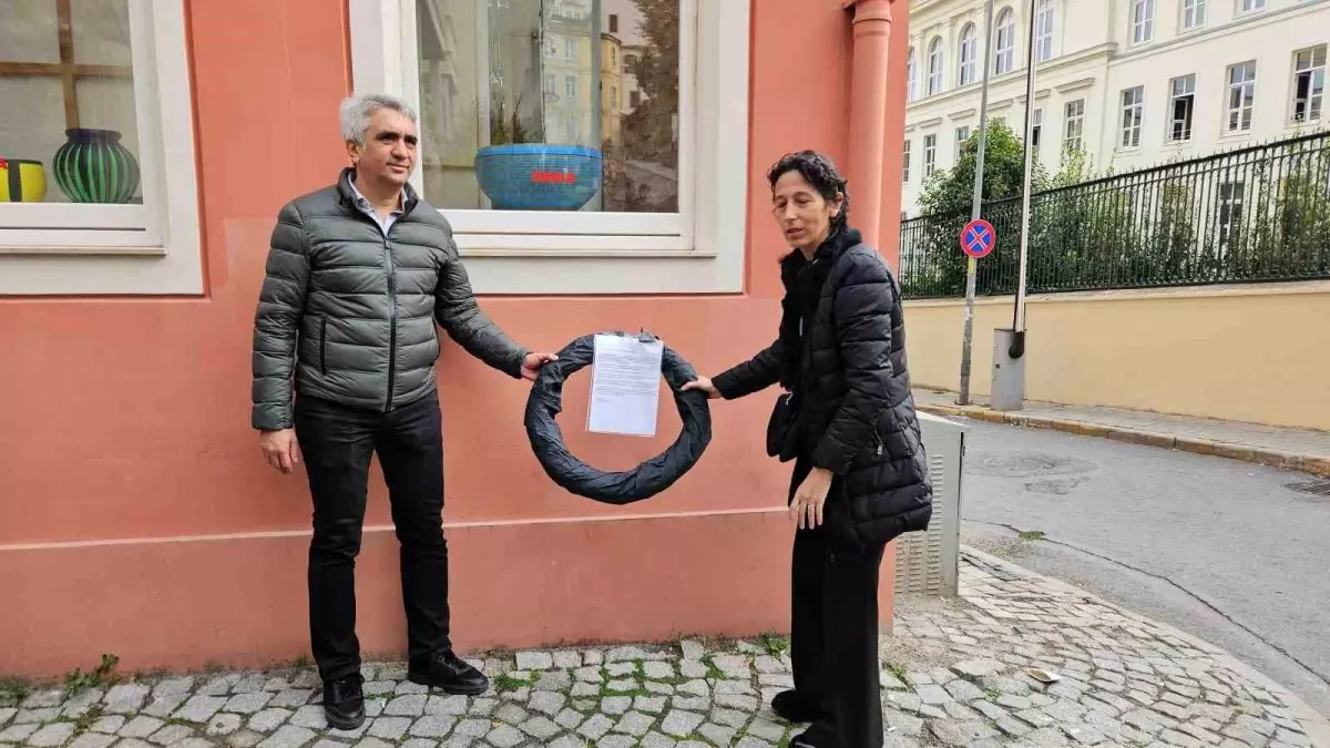 İtalyan Konsolosluğu Önünde Vize Protestosu