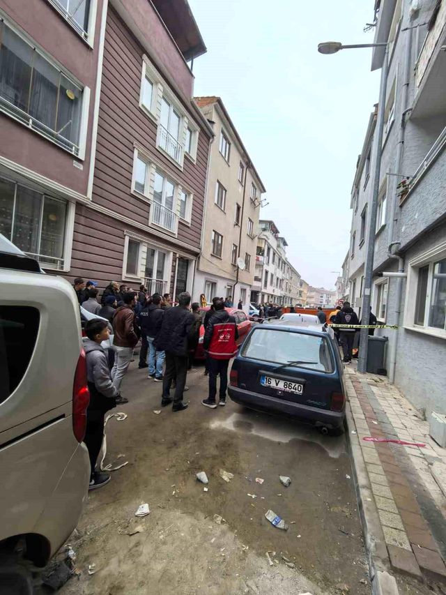 Karısını kemerle boğarak öldürdü, intihar etmek istedi