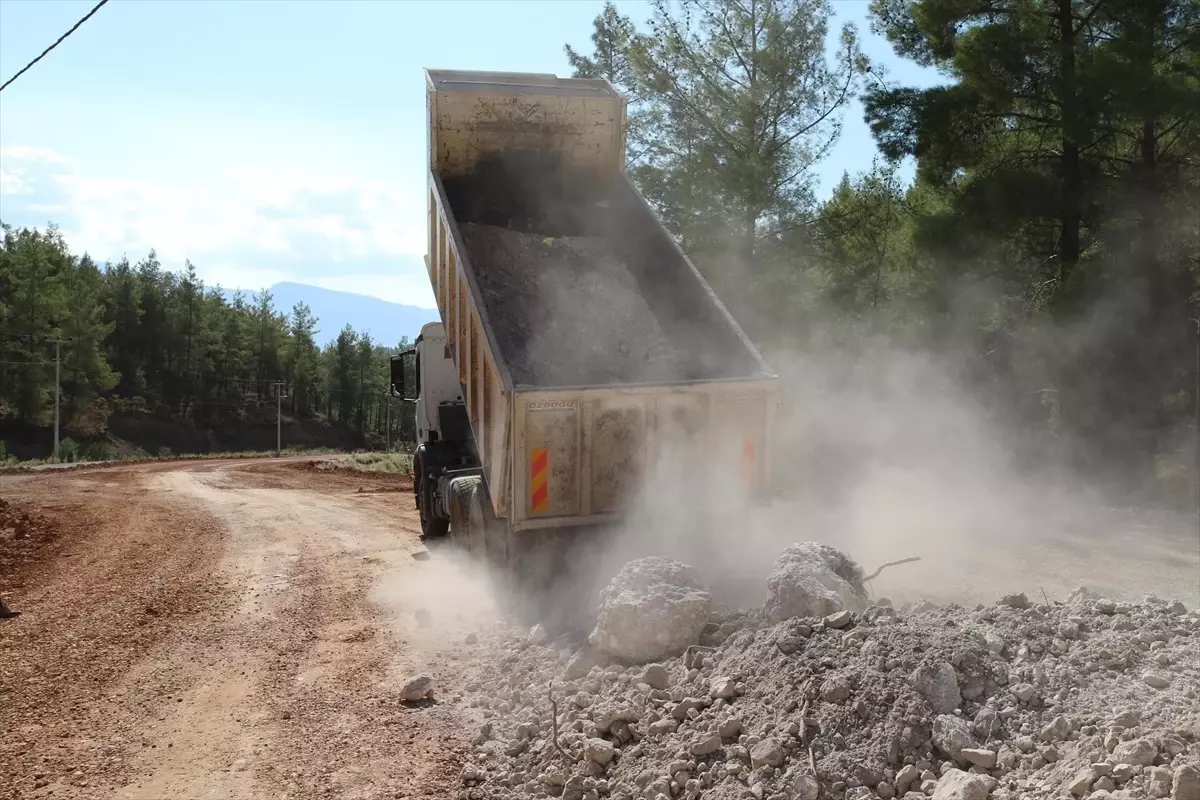 Kaş\'ta Stabilize Yol Çalışmaları Devam Ediyor