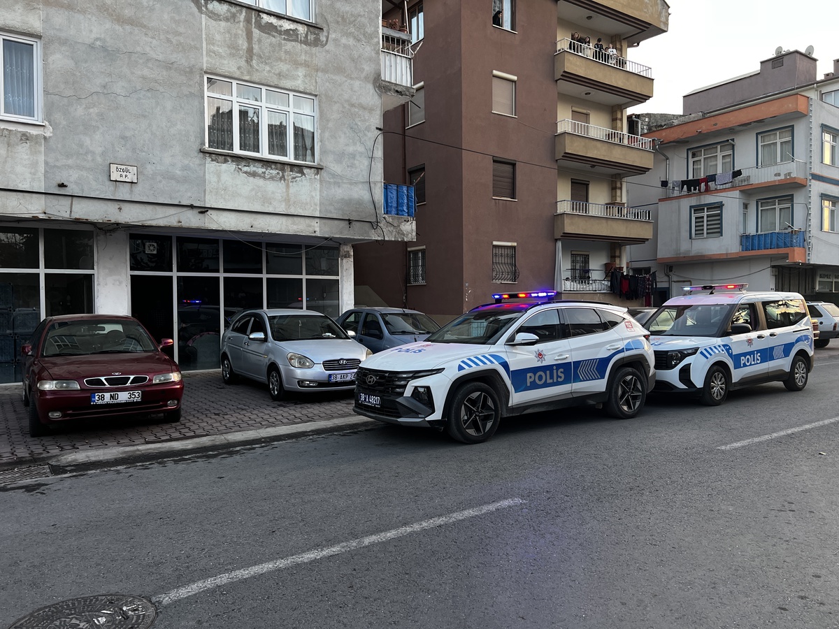 Kayseri\'de Bıçaklı Kavga: 1 Yaralı