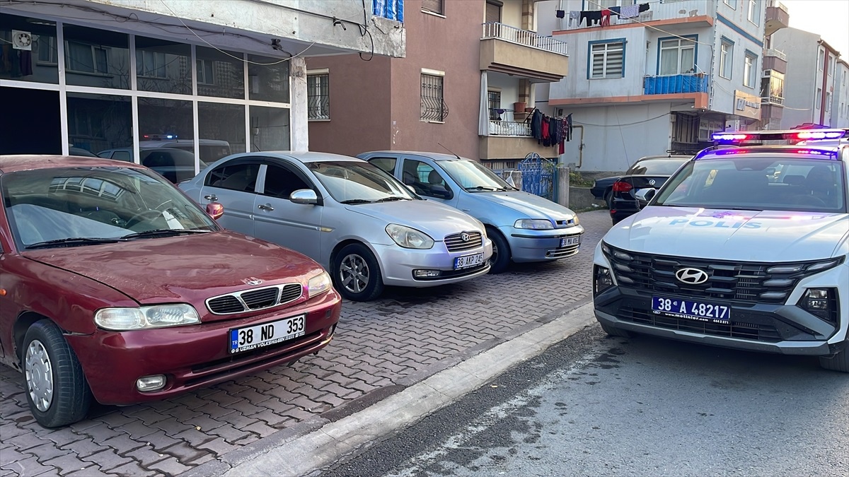 Kayseri\'de Bıçaklı Kavga: 1 Yaralı