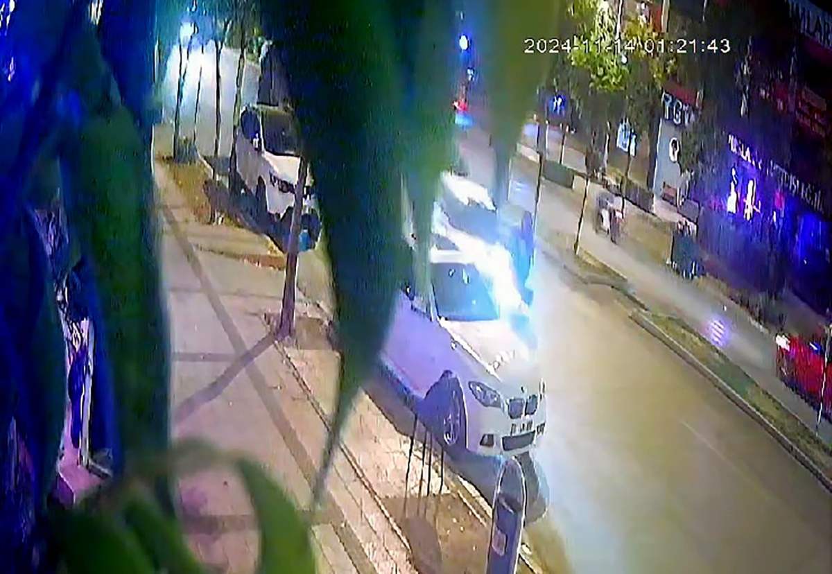 Adana\'da Yaya Geçidinde Kaza: Anne ve Oğul Ağır Yaralı