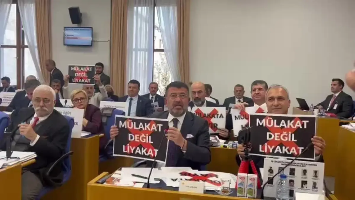 CHP Milletvekilleri Mülakatı Protesto Etti