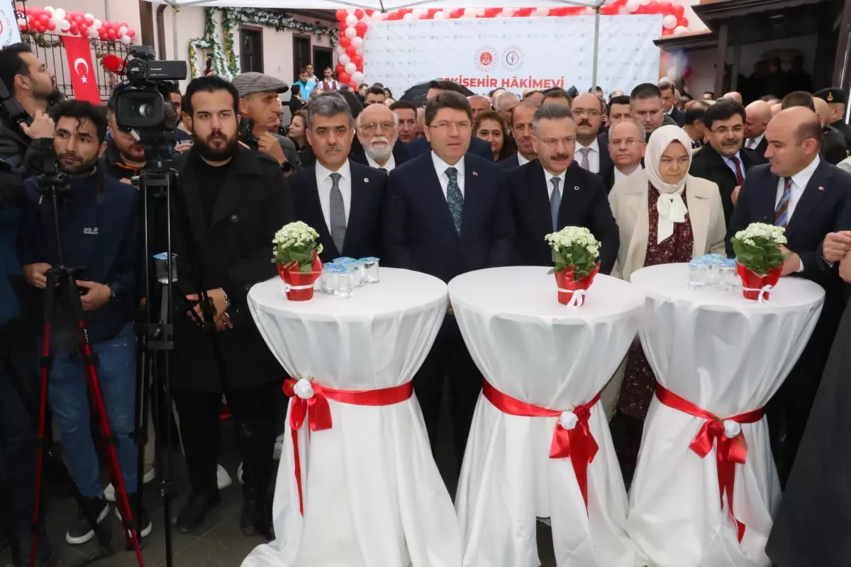 Bakan Tunç: Soruşturmaları \'yargı tacizi\' şeklinde değerlendirmek şuursuz bir harekettir (2)