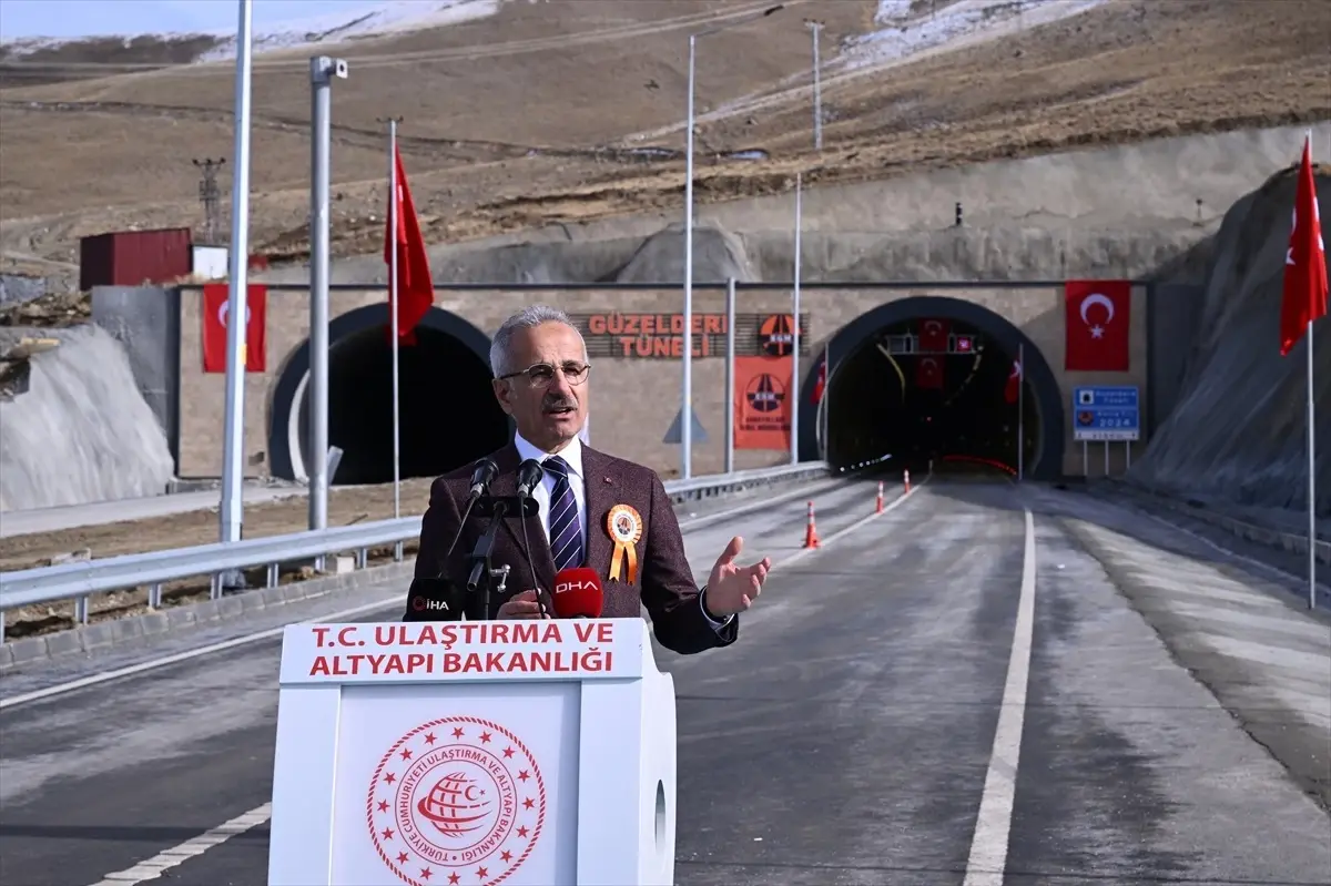 Bakan Uraloğlu, Van-Hakkari kara yolundaki Güzeldere Tüneli\'nin açılışında konuştu Açıklaması