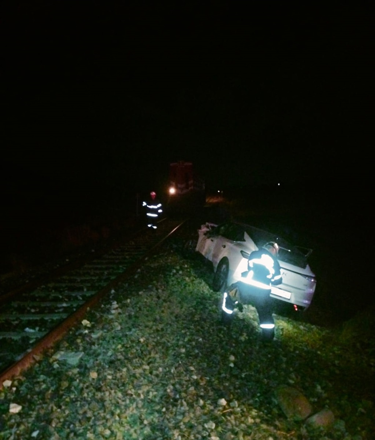 Isparta\'da Tren Otomobile Çarptı: Sürücü Yaralandı