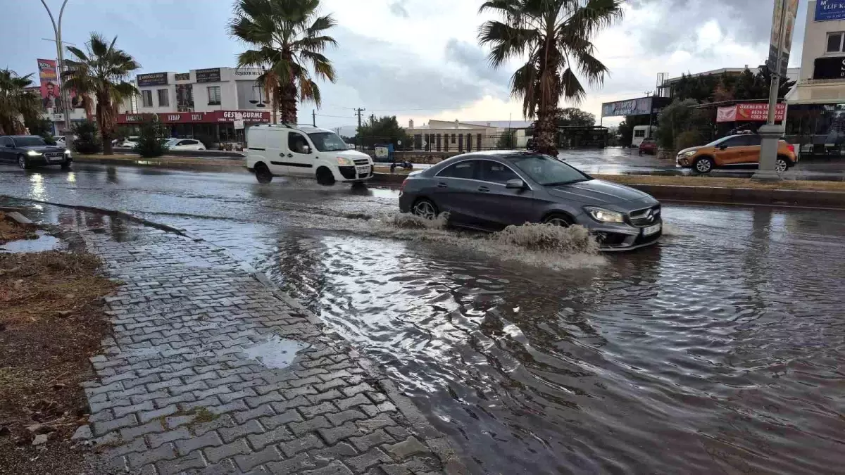 Bodrum\'da Beklenen Sağanak Yağış Geldi