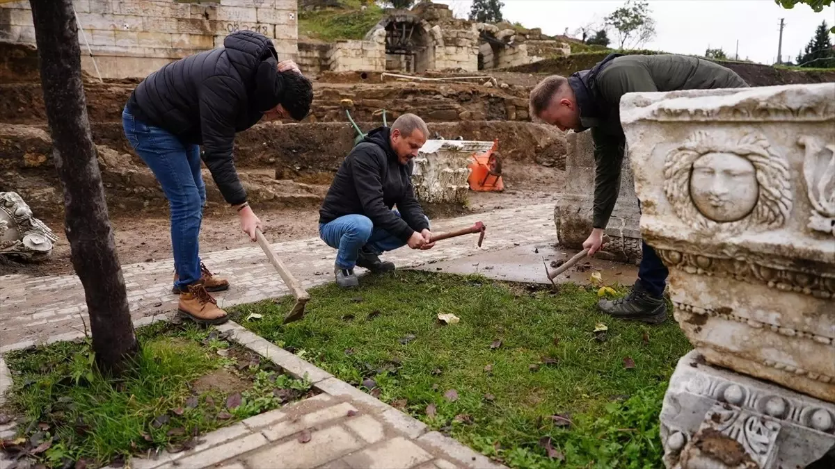 Düzce Belediyesi Kazı Çalışmalarına Destek Veriyor