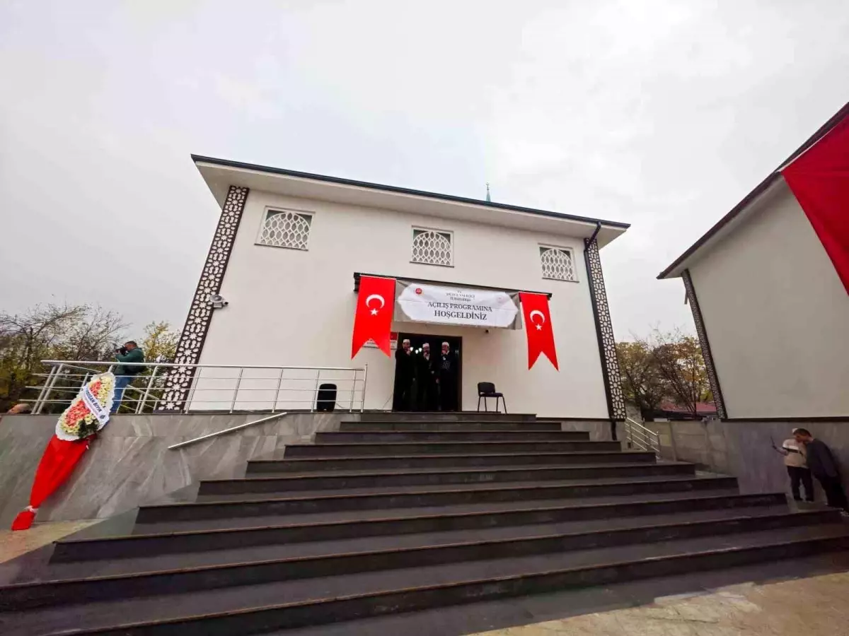 Düzce\'de Hacı Hikmet Şen Camii Açıldı