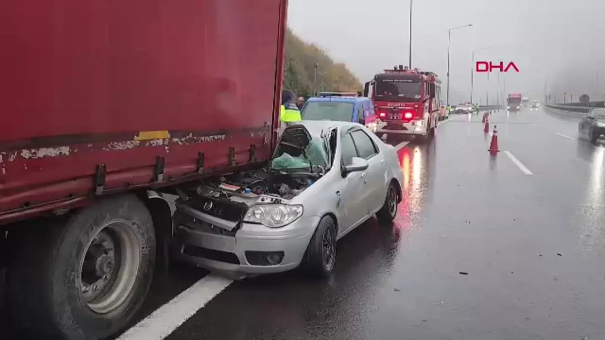 Düzce\'de TIR\'a çarpan otomobilde acı kaza: Biri ölü, dört yaralı