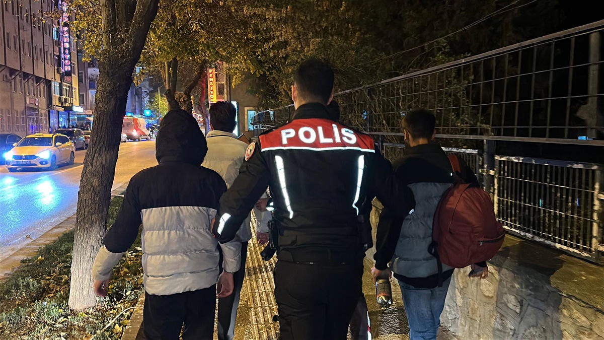 Edirne\'de Kaçak Göçmenlere Yönelik Şok Uygulama: 17 Yakalandı
