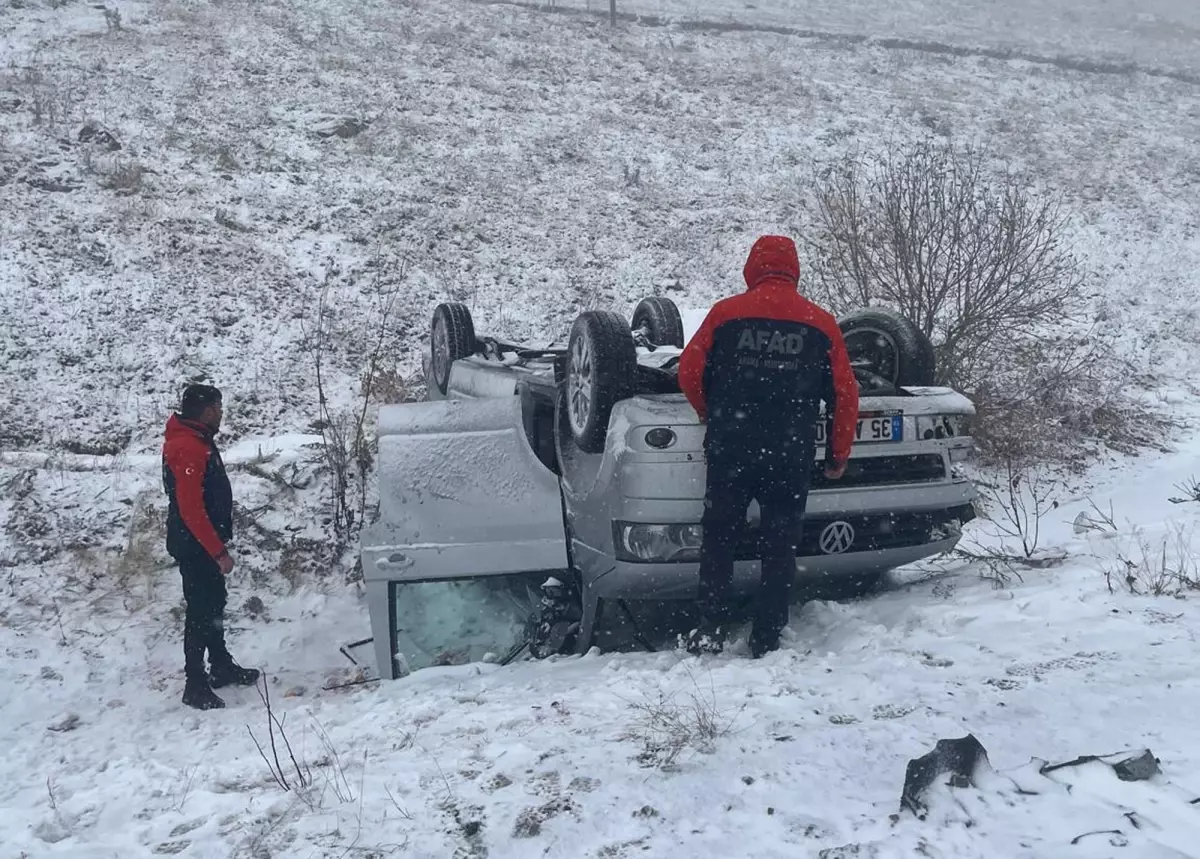 Ardahan\'da Kar ve Sis Nedeniyle Trafik Kazası: 8 Yaralı