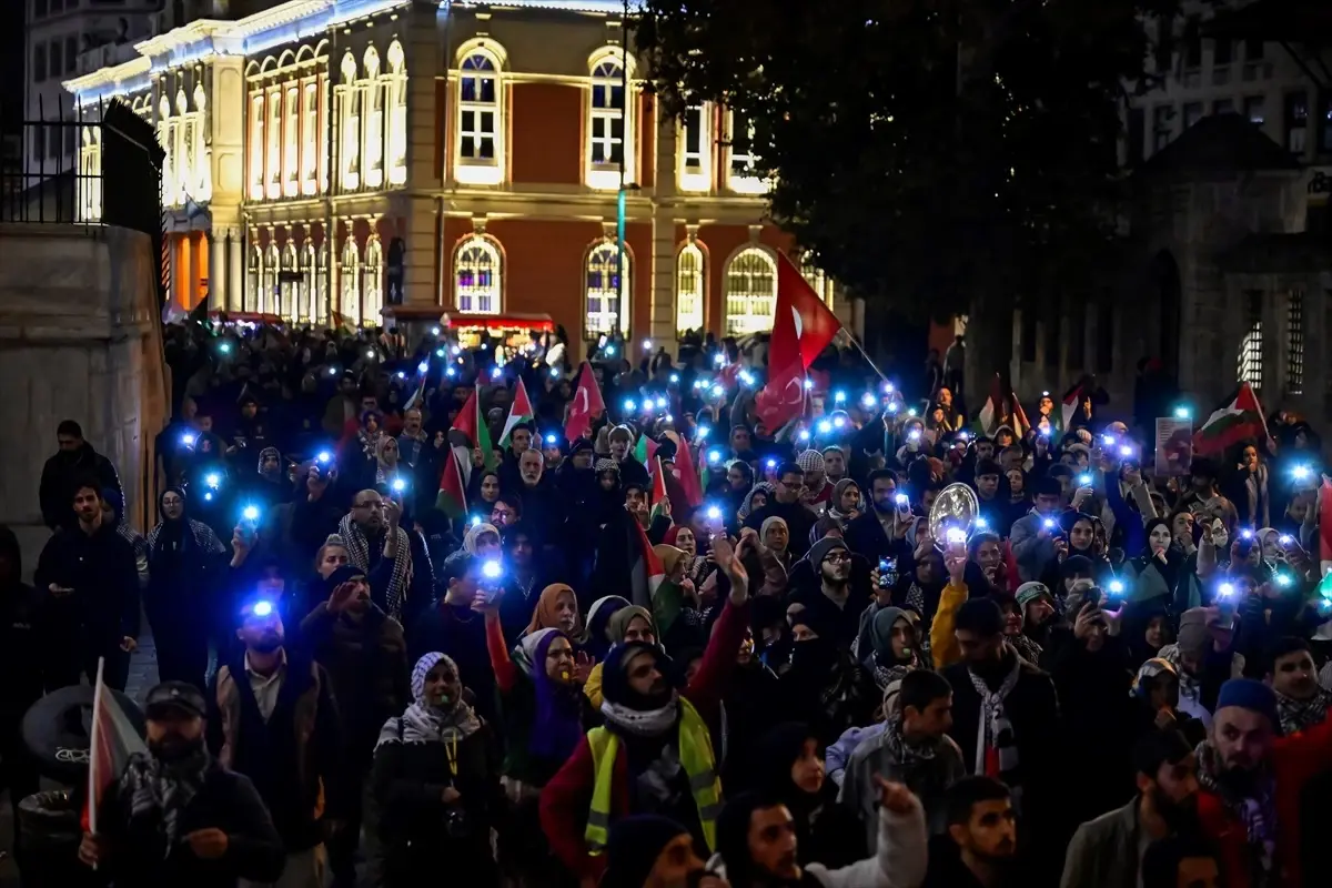 İsrail\'in Gazze\'deki katliamları İstanbul\'da "sesli eylem"le protesto edildi