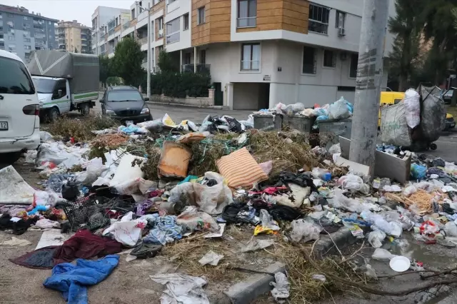 Körfez'deki kirlilik sorununu çözemeyen İzmir'de şimdi de çöp krizi