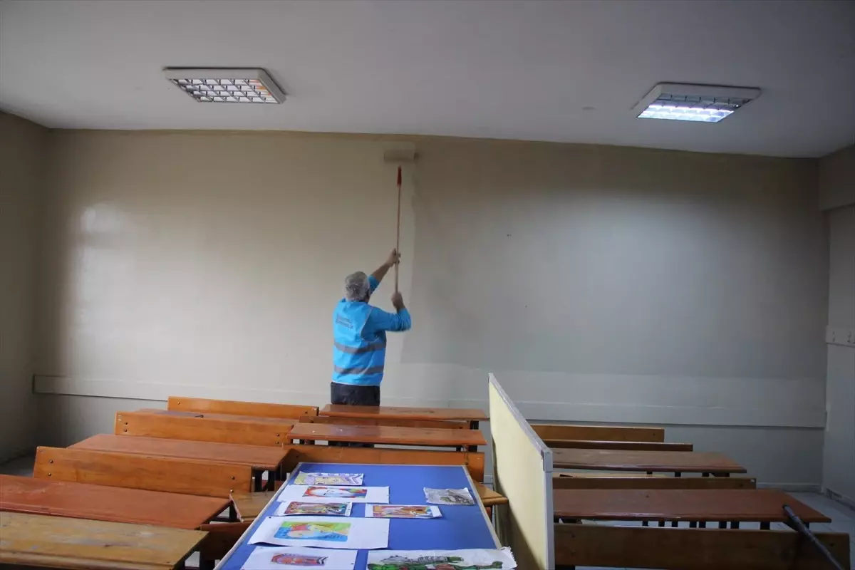 Kandıra\'da Okul Boyandı