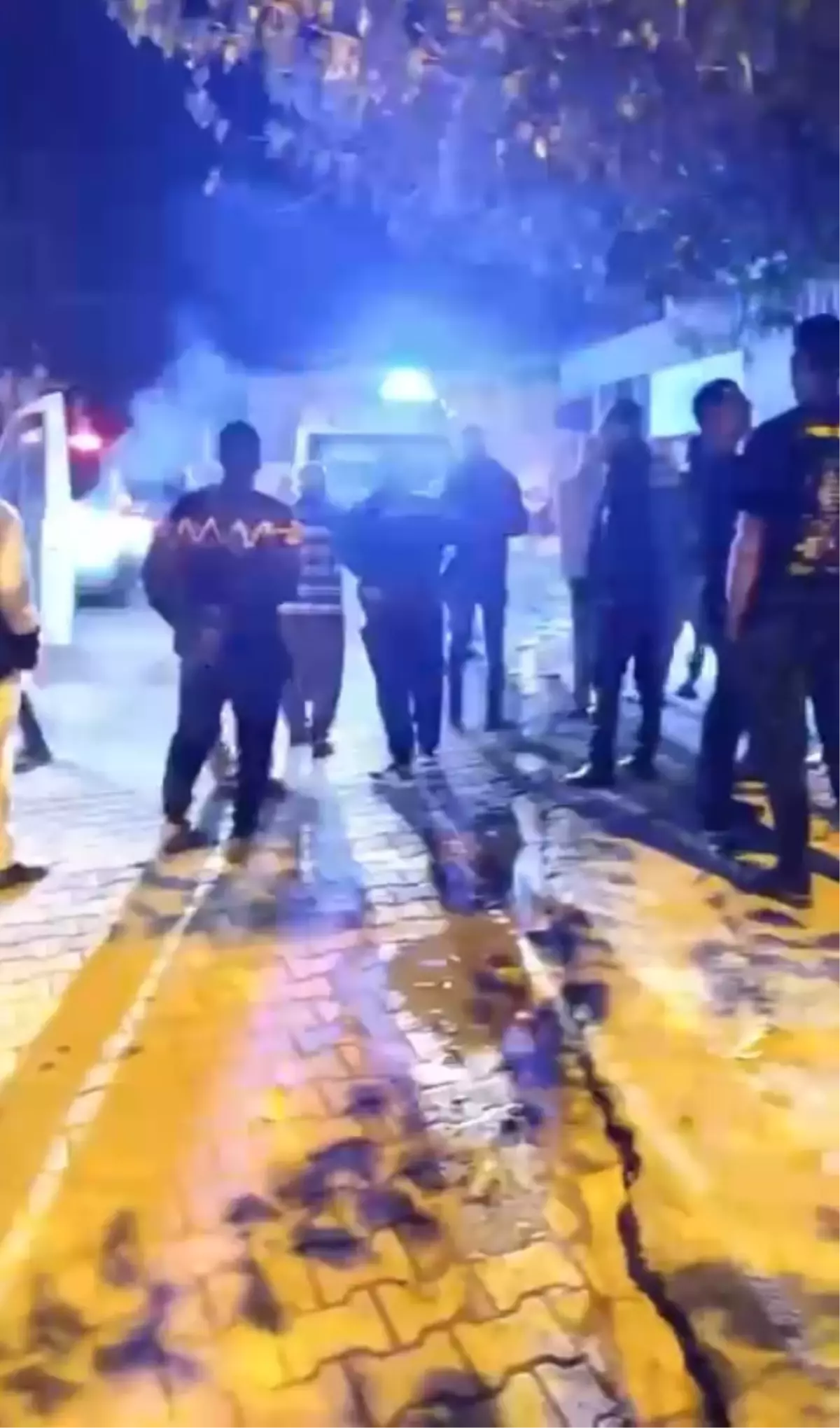 Tarsus\'ta Husumetli Gruplar Arasında Silahlı Kavga: 4 Yaralı