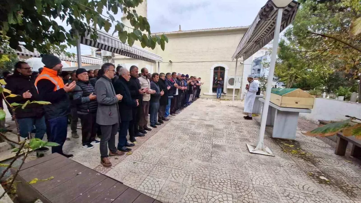 Tekirdağ\'da İki Genç Kızın Cenazesi