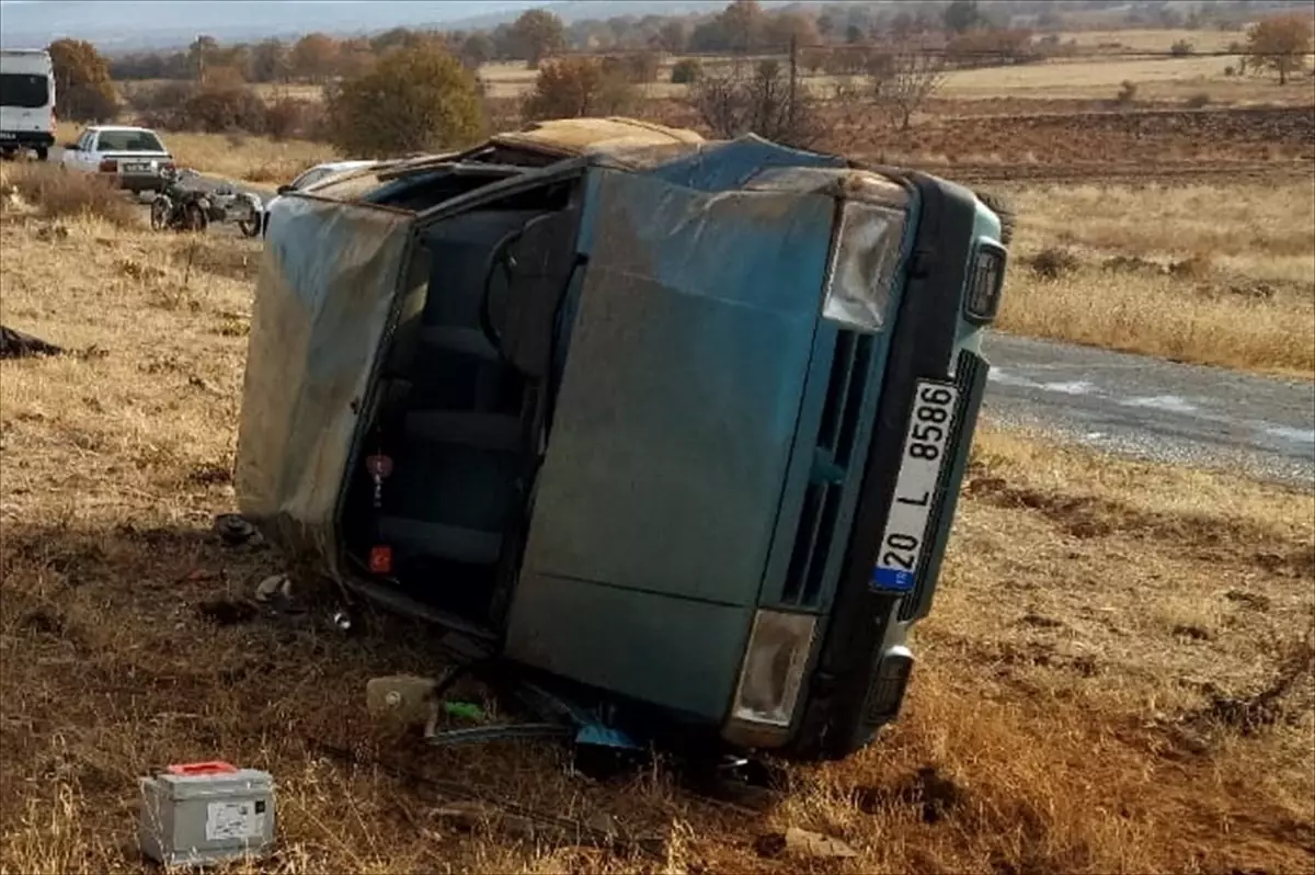 Denizli\'de devrilen otomobildeki 1 kişi öldü, 1 kişi yaralandı