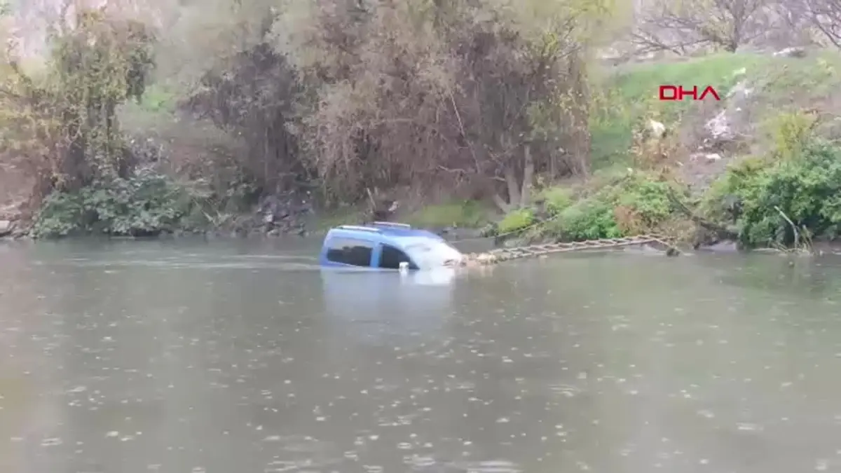 Amasya\'da Trafik Kazası: Araç Nehire Uçtu, Sürücü Kurtuldu