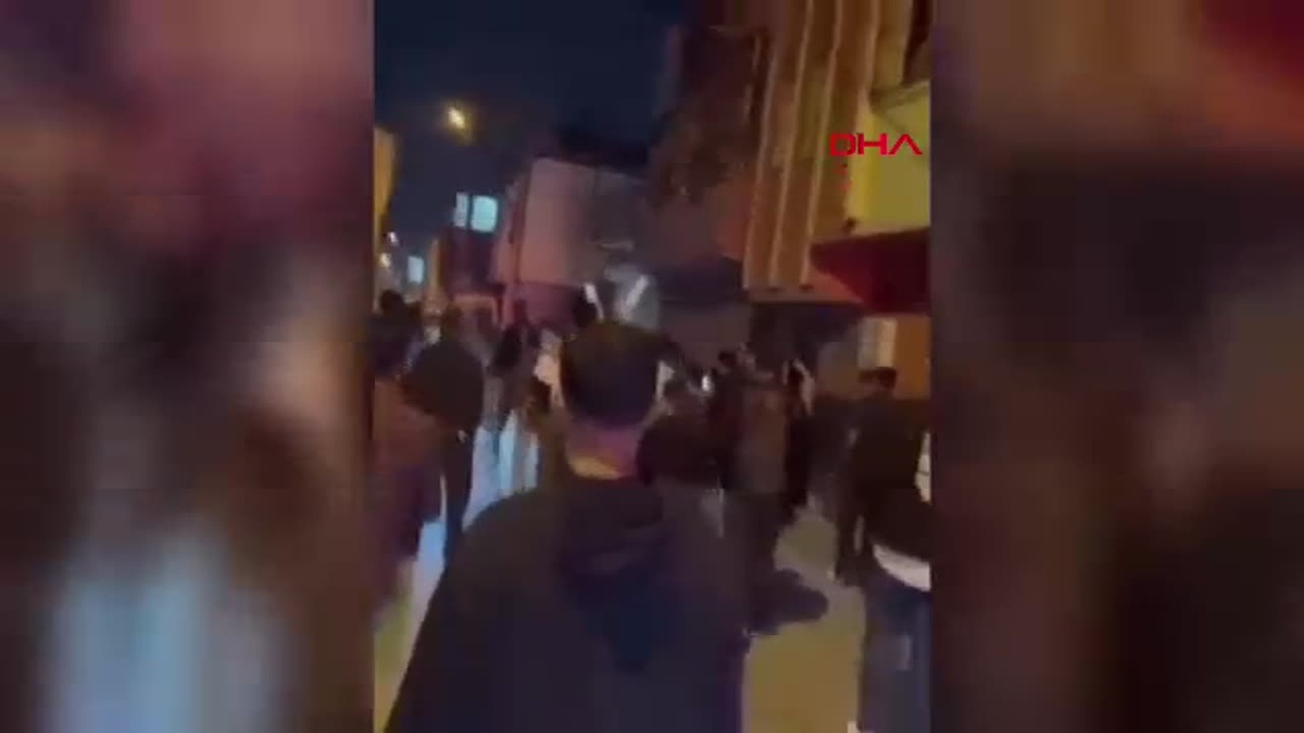 Cezaevinden tahliye olan kişiyi mahallede silahlı kutlama ile karşıladılar