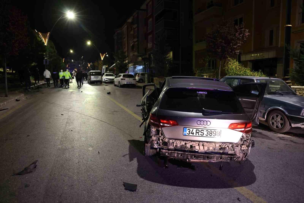 Alkollü Sürücü 4 Araca Çarptı, Yaralı Var
