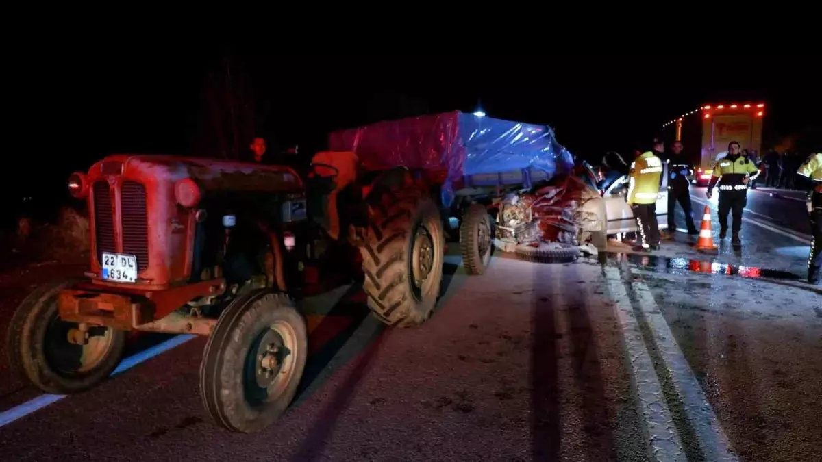 Edirne\'de Traktörle Çarpışan Otomobilde Kaza: 1 Ölü