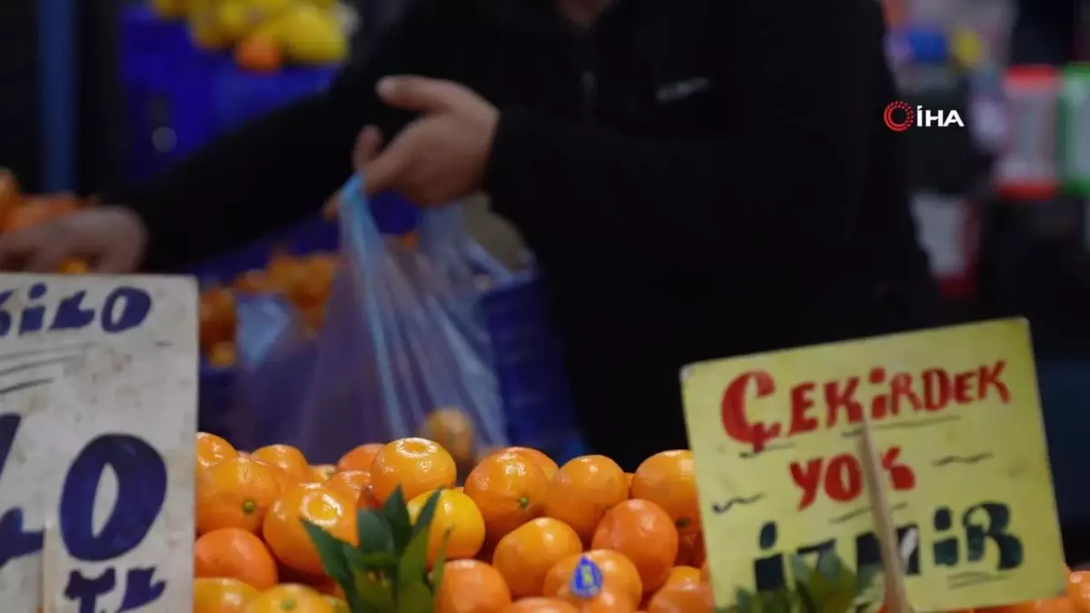 Arnavutköy\'de Zabıta Ekipleri Pazar Denetimleri Yapıyor