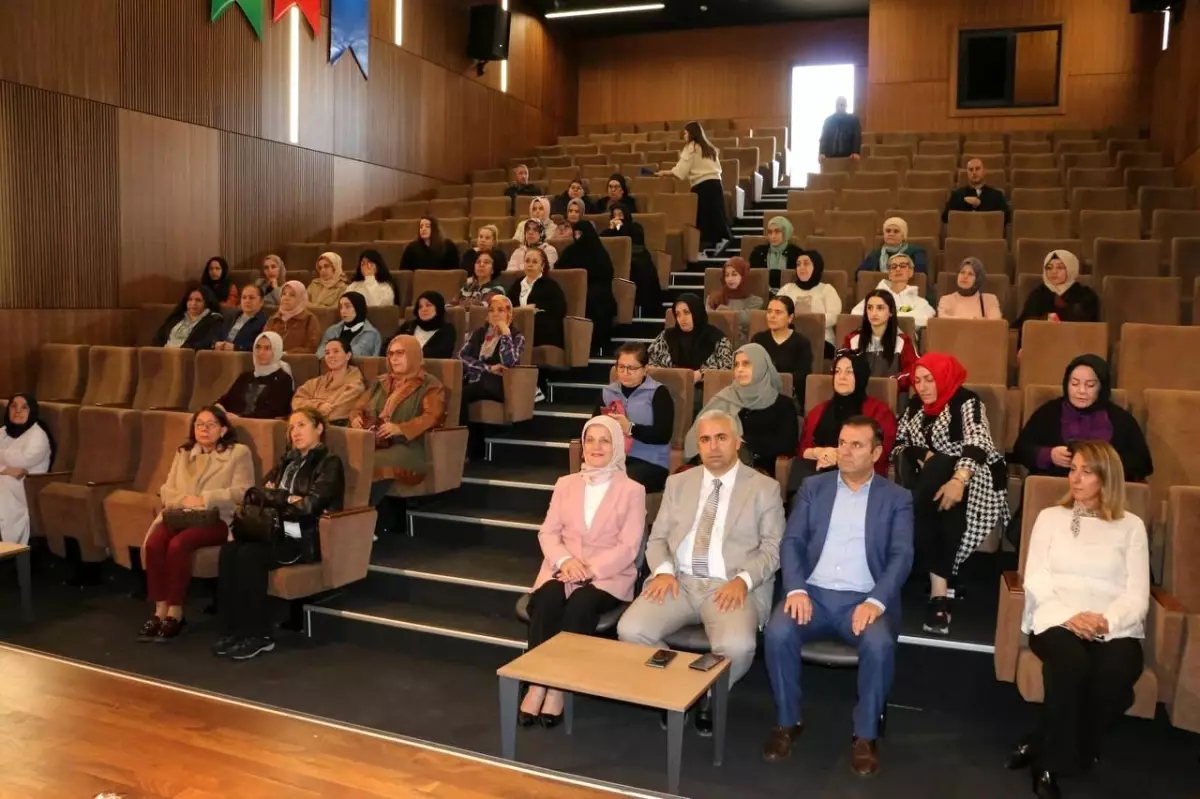 Sakarya\'da Ailelere Akran Zorbalığı ve Dijital Bağımlılık Seminerleri